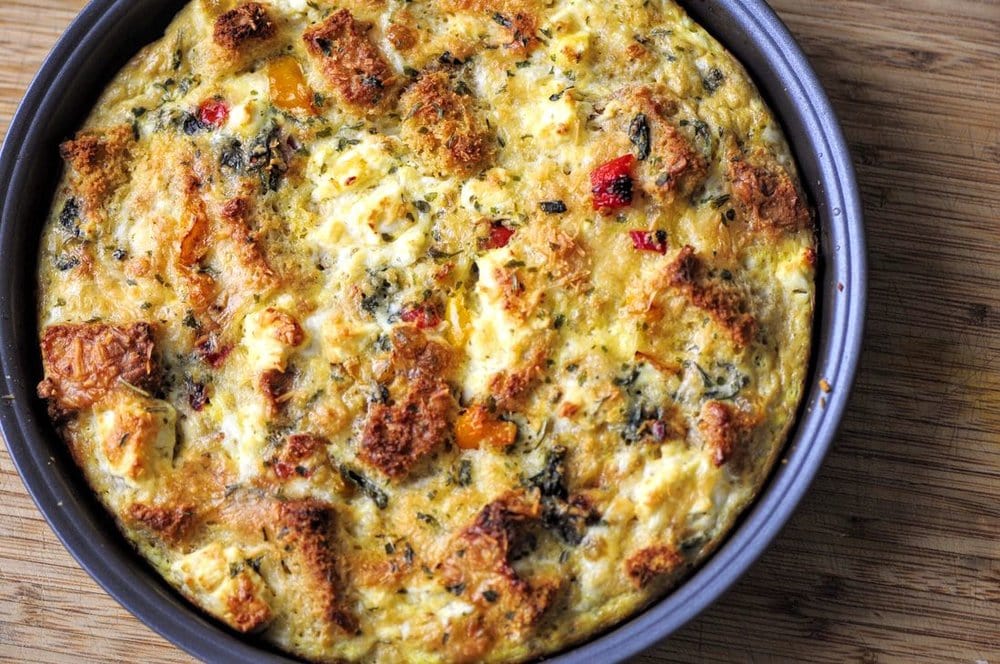  An easy, and delicious Gluten-Free Cheesy Spinach & Bell Pepper Strata! This makes a perfect breakfast or brunch any time of year! #breakfast #brunch #strata #eggs #glutenfree #vegetarian #easy #healthy #cheesy 