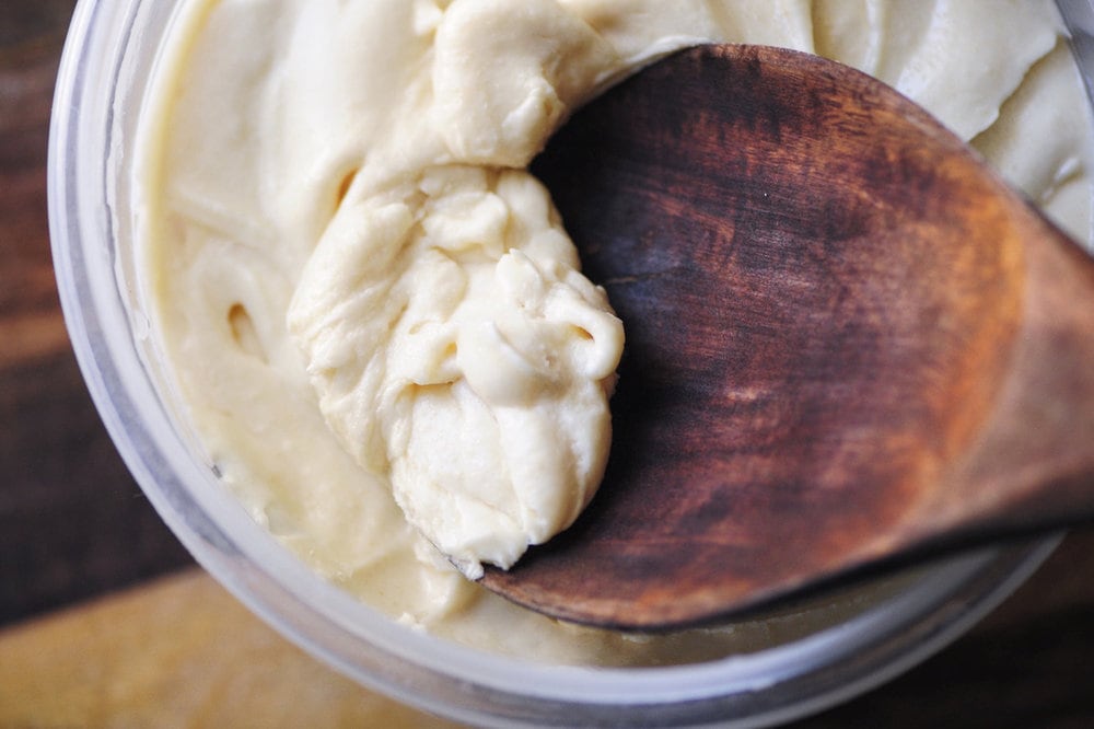  Maple-Coconut Buttercream Frosting (Refined Sugar Free, Gluten Free, Vegan Option) - This Maple Coconut Buttercream Frosting is gluten-free, refined sugar-free and has a vegan option, too! Using only 4 ingredients, it is super easy to make and TASTY! | moonandspoonandyum.com #frosting #icing #sugarfree #vegan #glutenfree #baking #maple #coconut #buttercream 