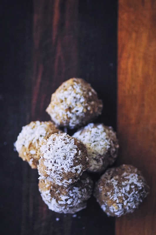  Zen Bliss Balls (Gluten Free, Vegan) - Easy, healthy and delicious Zen Bliss Balls made from coconut and sunflower seeds. The perfect gluten-free and vegan energy boosting snack! | moonandspoonandyum.com #sunflowerseeds #energyballs #blissballs #healthy #snack #coconut #zen #vegan #glutenfree 