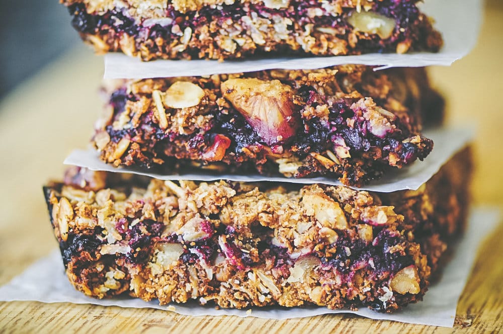  Super easy, healthy, and delicious Gluten-Free, Vegan, and Refined Sugar-Free Blackberry Walnut Oat Bars! These make a great breakfast, snack or treat! #blackberry #blackberries #walnuts #oat #bars #healthy #easy #treat #snack #breakfast #blackberrywalnut #glutenfree #vegan 