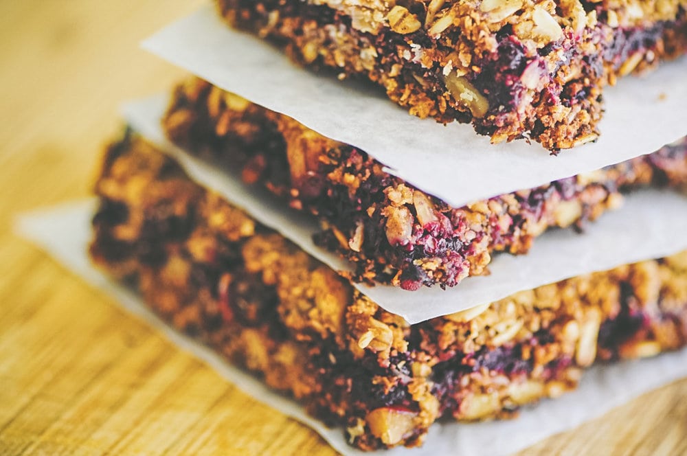  Super easy, healthy, and delicious Gluten-Free, Vegan, and Refined Sugar-Free Blackberry Walnut Oat Bars! These make a great breakfast, snack or treat! #blackberry #blackberries #walnuts #oat #bars #healthy #easy #treat #snack #breakfast #blackberrywalnut #glutenfree #vegan 
