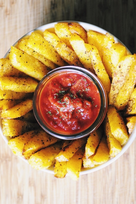  Incredibly quick and easy Baked Garlic Pepper Polenta fries! This vegan gluten-free snack or appetizer is full of healthy and crispy deliciousness! #polenta #cornmeal #appetizer #snack #healthysnack #healthy fries #baked #bakedfries #garlicpepper #vegan #glutenfree #fingerfood 