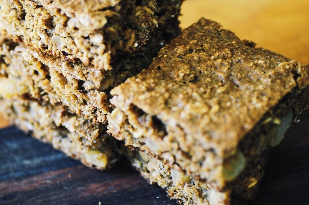  These easy, delicious and protein-packed Gluten-Free Chewy Apple & Oat Breakfast Squares makes a great meal, snack or healthy treat! #oatbars #squares #glutenfreebreakfast #kidfriendly #applebars #healthy 