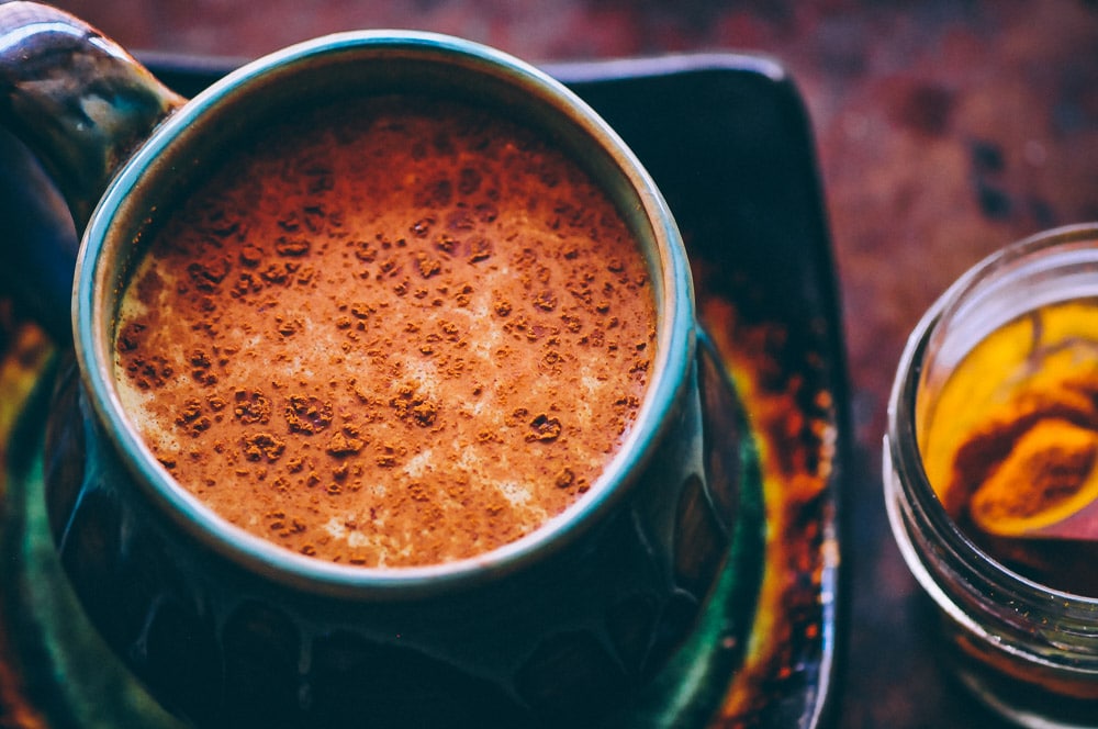  A soothing and healing spicy golden milk (turmeric tea) with amazing health benefits! Vegan & gluten-free. #goldenmilk #spiced #spicy #spicygoldenmilk #turmeric #turmerictea #drink #beverage #healthy #ayurveda #antiinflammatory #vegan 