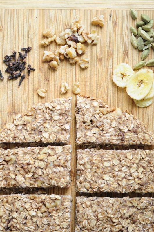  Super easy, healthy and delicious Banana Chai Walnut Chewy Oatmeal Bars that are gluten-free, vegan and sweetened by bananas alone! #sugarfreegranolabars #bananachai #walnutbars #chewybars #oatmealbars #glutenfreebars #veganbars #chaibars 