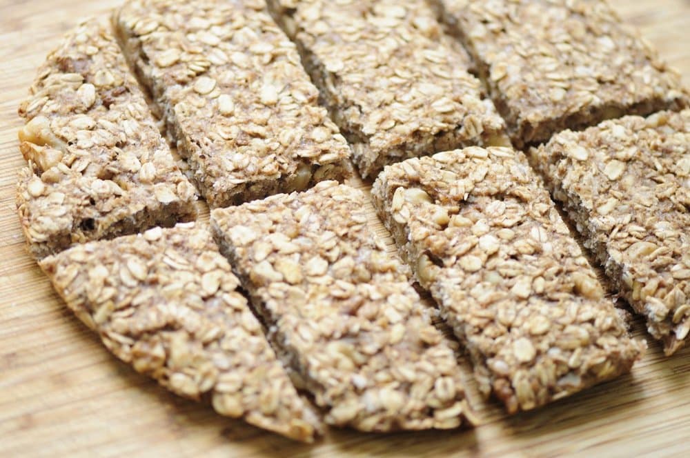  Super easy, healthy and delicious Banana Chai Walnut Chewy Oatmeal Bars that are gluten-free, vegan and sweetened by bananas alone! #sugarfreegranolabars #bananachai #walnutbars #chewybars #oatmealbars #glutenfreebars #veganbars #chaibars 