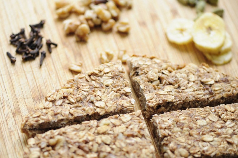  Super easy, healthy and delicious Banana Chai Walnut Chewy Oatmeal Bars that are gluten-free, vegan and sweetened by bananas alone! #sugarfreegranolabars #bananachai #walnutbars #chewybars #oatmealbars #glutenfreebars #veganbars #chaibars 
