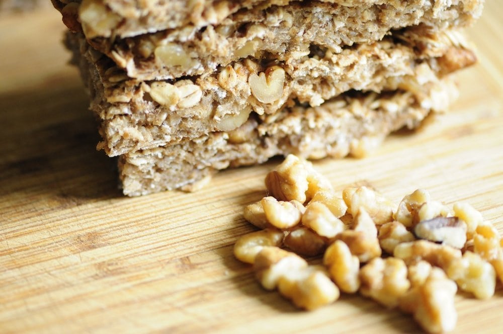  Super easy, healthy and delicious Banana Chai Walnut Chewy Oatmeal Bars that are gluten-free, vegan and sweetened by bananas alone! #sugarfreegranolabars #bananachai #walnutbars #chewybars #oatmealbars #glutenfreebars #veganbars #chaibars 