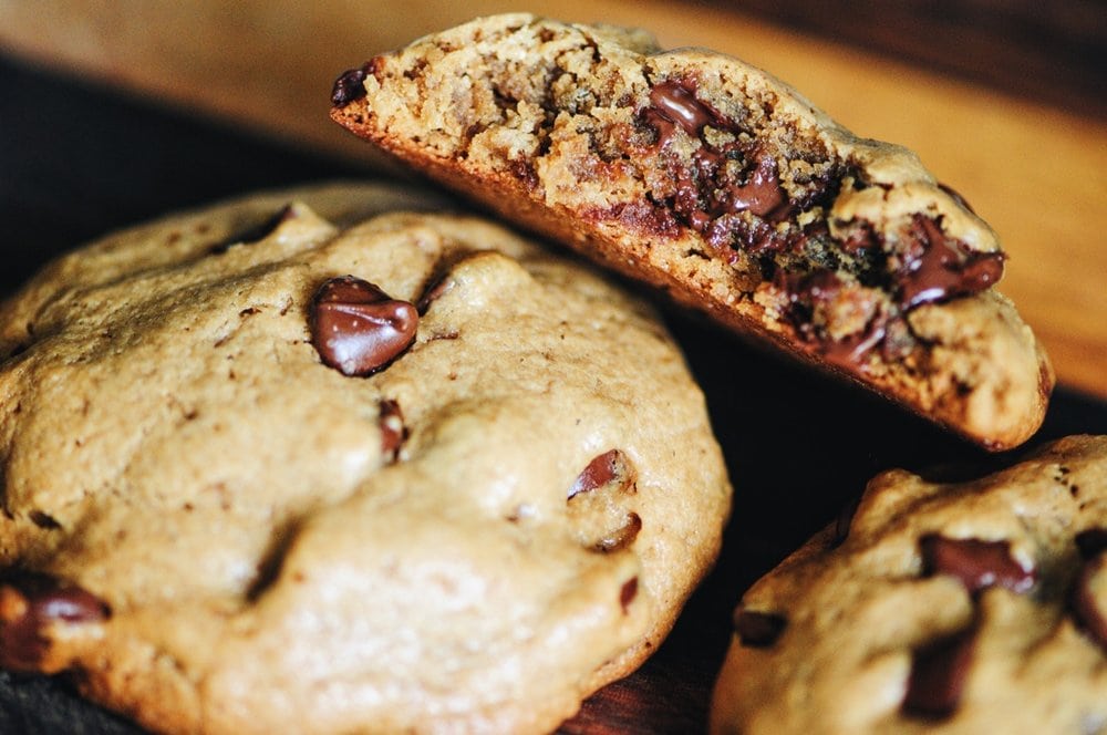  Thick, chewy, easy and delicious 5 ingredient gluten-free, dairy-free, flourless, refined sugar-free Chocolate Chip Tahini Cookies! #cookies #glutenfreecookies #flourless #flourfree #dairyfree #refinedsugarfree #tahini #chocolatechip #thick #chewy #easy #chocolatechiptahinicookies 