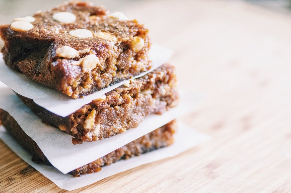  These chewy and delicious pumpkin bars make the perfect autumn treat! They are flavored by a hint of chai spices and are spotted with decadent white chocolate chips. They are not only easy to make, they also store great and are also gluten-free! You will be sold at first bite, I promise! #bars #glutenfreepumpkinbars #whitechocolatebars #chaispiced #chaibars #glutenfreedessert #autumn #glutenfree 