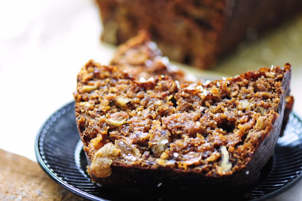  An absolutely scrumptious gluten-free morning glory bread packed with apples, carrots, raisins, walnuts, coconut, greek yogurt, and poppy seeds! Big on flavor, filling, and makes an excellent breakfast or afternoon treat with tea. #morningglory #morningglorybread #glutenfree #glutenfreebreakfast #applebread #carrotbread #raisinbread #healthybread #sweetloaf 