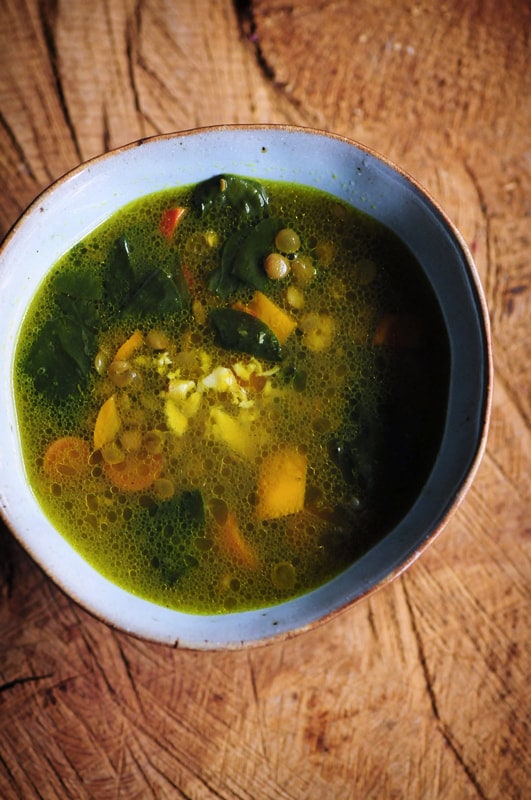  A hearty, healthy, comforting soup filled with nutritious brown lentils, ginger root, garlic, carrots, bell pepper, spinach and a delicious blend of spices. This gluten-free and vegan soup makes for one cozy & warming meal in the cooler months! #lentilsoup #gingersoup #autumn #vegansoup #healthy #easy #harvestsoup 