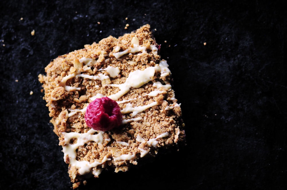  These Raspberry Gingerbread Crumble Bars are made with a delectably spiced buttery oat crust filled with a luscious raspberry chia seed jam and then drizzled with white chocolate! They make for one beautiful, easy, delicious and festive gluten-free treat! #raspberrybars #gingerbreadbars #glutenfreebars #gingerbread #chiaseedbars #whitechocolate #chiajam 