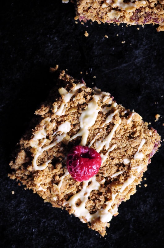  These Raspberry Gingerbread Crumble Bars are made with a delectably spiced buttery oat crust filled with a luscious raspberry chia seed jam and then drizzled with white chocolate! They make for one beautiful, easy, delicious and festive gluten-free treat! #raspberrybars #gingerbreadbars #glutenfreebars #gingerbread #chiaseedbars #whitechocolate #chiajam 