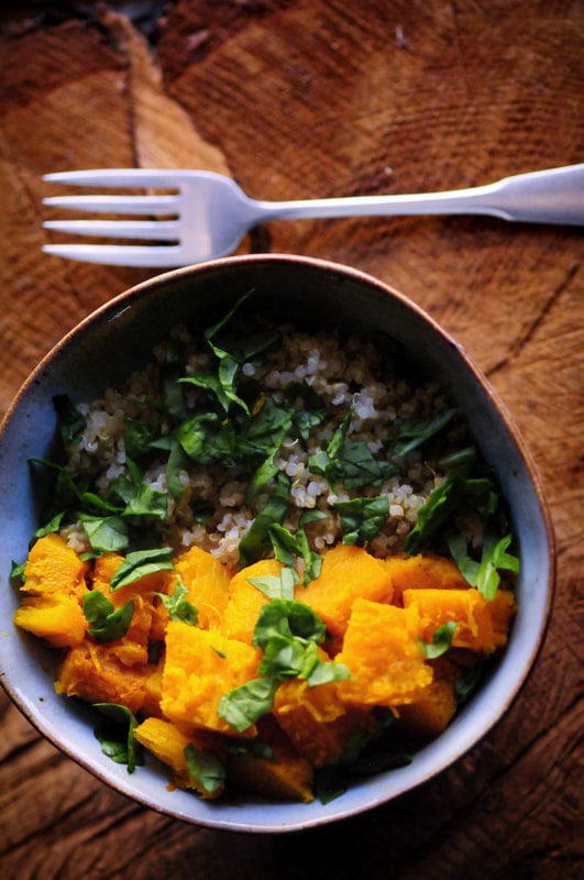  This tasty quinoa bowl with spicy roasted pumpkin is gently spiced by ginger, turmeric, and red chili flakes. It is easy, nutritious and delicious; and makes a hearty & filling gluten-free vegan meal! #roastedpumpkin #quinoabowl #glutenfreeveganmeal #healthydinner #spicypumpkin #autumn 