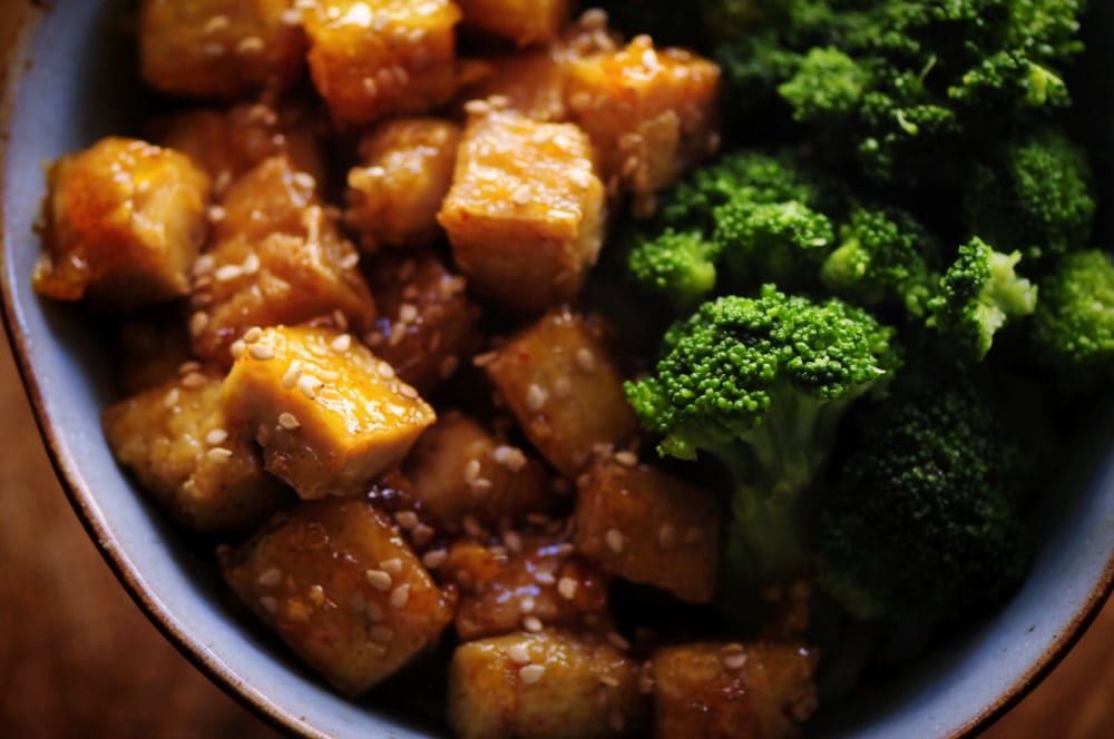  This Sticky Maple Ginger Tofu Rice Noodle Bowl with Steamed Broccoli makes for one comforting, nutritious and delicious gluten-free and vegan meal! #stickytofu #mapleginger #ricenoodles #broccoli #veganbowl #buddhabowl #maplegingertofu #glutenfreelunch 