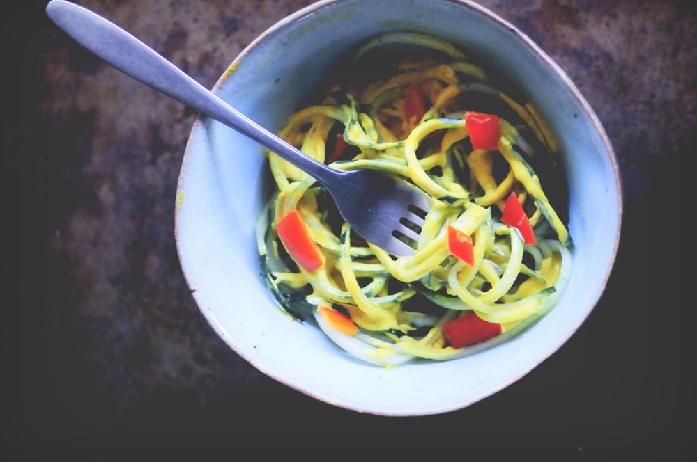  A refreshing, light, healthy and easy spiralized cucumber noodle dish served alongside a spicy turmeric tahini sauce and garnished with bell pepper for a delightful crunch. Gluten-free, vegan, and oh so delicious! #spiralizedcucumber #cucumbernoodles #turmerictahinisauce #spicycucumbernoodles #zoodles 