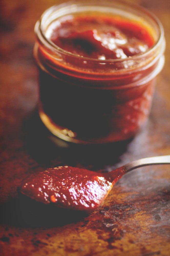  An easy, healthy, and delicious Vegan BBQ Sauce. It is slightly spicy, subtly sweet and oh so TASTY! #veganbbqsauce #veganbarbecuesauce #bbqsauce #barbecuesauce 