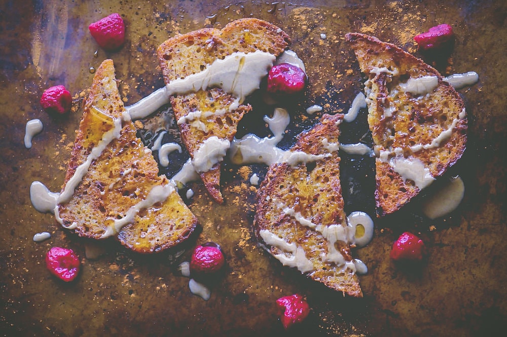  Easy, healthy, and delicious Vegan & Gluten-Free Tahini French Toast. This french toast makes for one perfect breakfast or brunch! #veganfrenchtoast #tahinifrenchtoast #veganbrunch #glutenfreefrenchtoast 