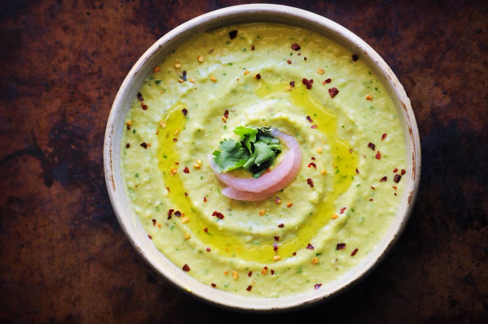  An ultra creamy, healthy, and delicious Spicy Cilantro Avocado Hummus that is vegan, gluten-free, and super quick and easy to make! #spicyhummus #avocadohummus #cilantrohummus #cilantroavocadohummus #spicydip 