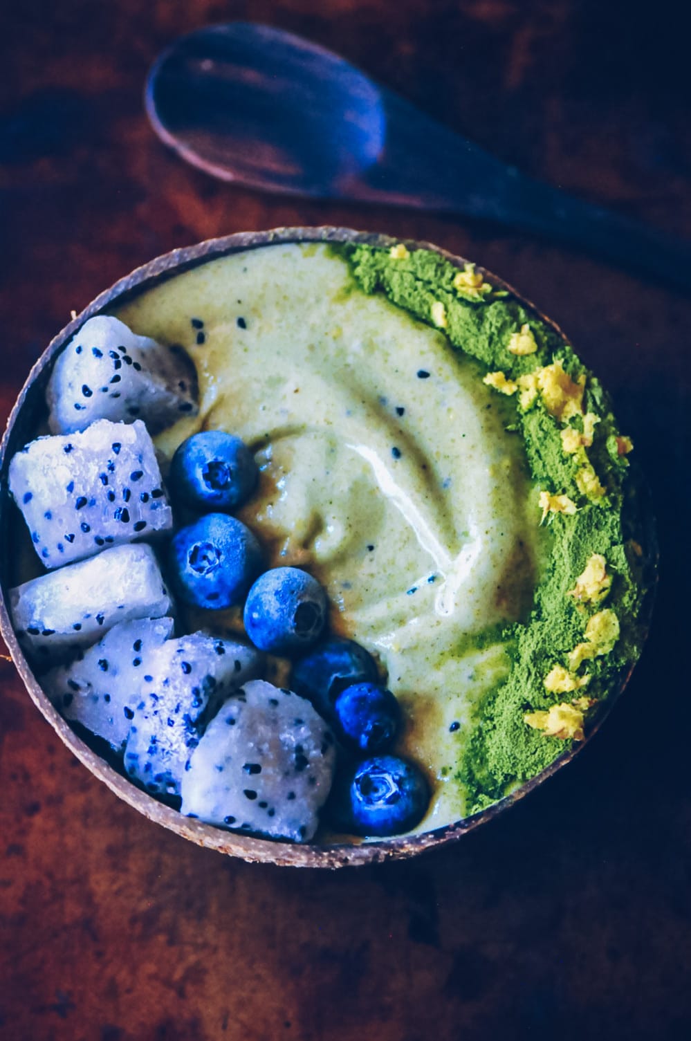  This beautiful and scrumptious Green Ginger Dragon Fruit Smoothie Bowl has a creamy and luscious texture and a delightfully fruity flavor with a touch of ginger kick! Vegan, gluten-free, refreshing, healthy, and easy to make, too! #smoothiebowl #greensmoothiebowl #dragonfruitsmoothie #dragonfruitsmoothiebowl #gingersmoothie #vegansmoothiebowl #greennicecream #pitayasmoothiebowl 