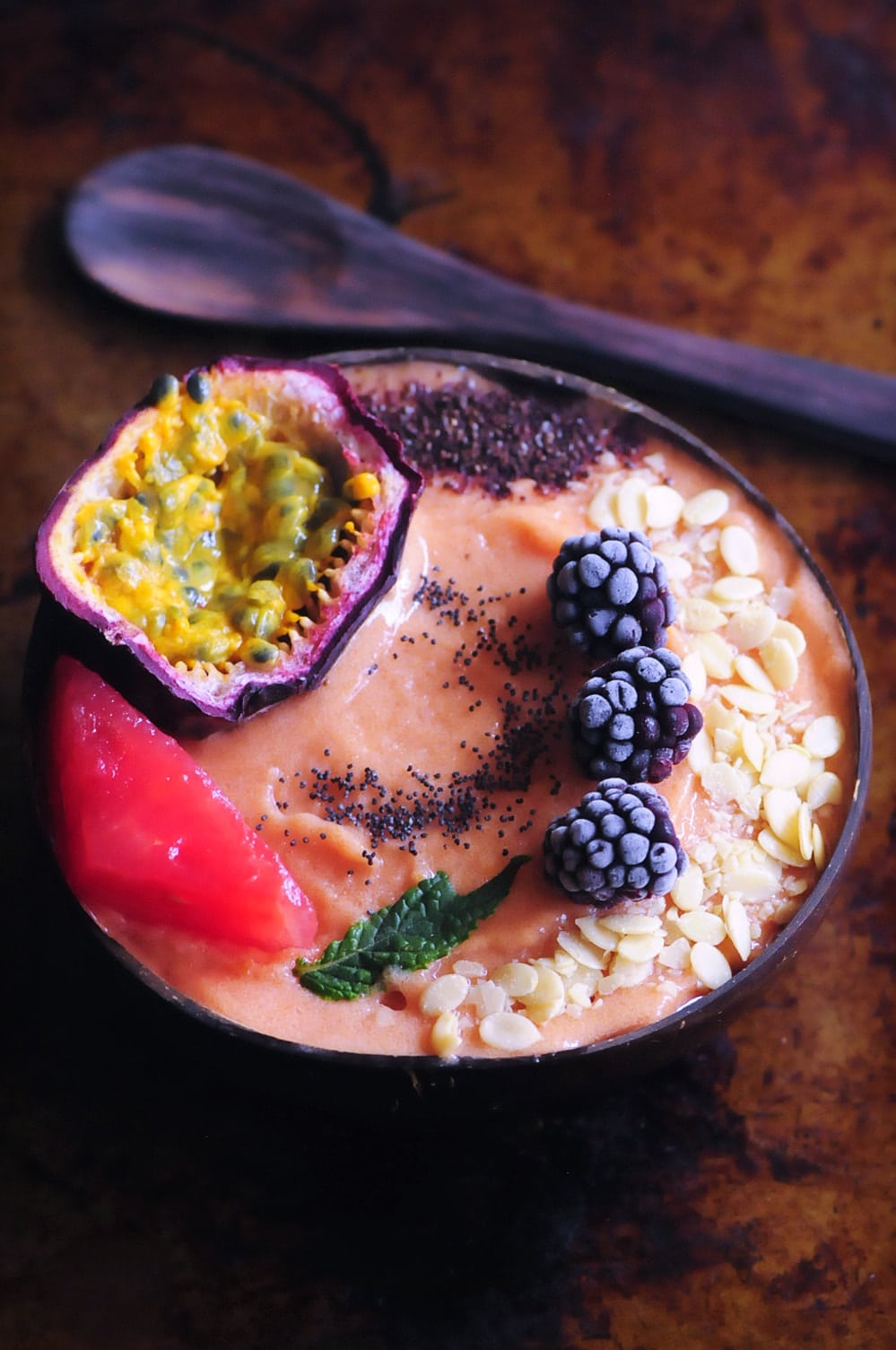  A creamy, refreshing, healthy, easy and TASTY Papaya Watermelon Nice Cream Smoothie Bowl ripe for the toppings of your choice! Gluten-free & Vegan. #papayasmoothiebowl #watermelonsmoothie #nicecream #vegansmoothiebowl #pinksmoothiebowl #papayawatermelon #watermelonnicecream 