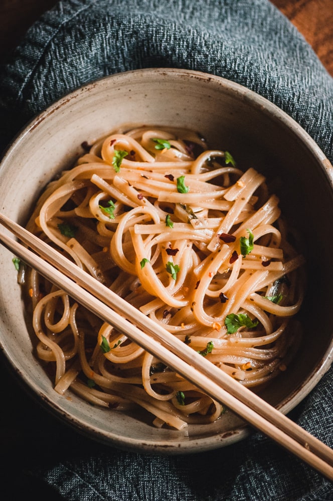  Super easy, tasty and healthy Instant Pot Sticky Maple Ginger Rice Noodles. This pressure cooker dish can be ready to enjoy in only about 10 minutes! This delicious noodle recipe is gluten-free, vegan and positively bursting with flavor. #instantpotnoodles #stickynoodles #mapleginger #ricenoodledish #glutenfreevegan #fastinstantpot #pressurecookerricenoodles 