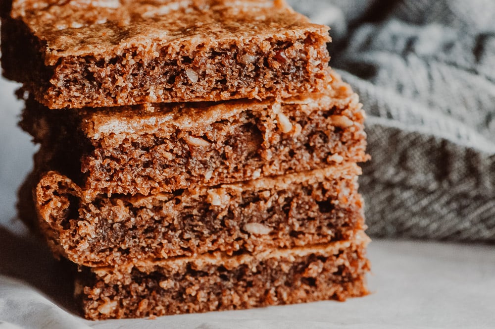  These easy, healthy and delicious Gluten-Free Peanut Butter Bars are flour-free, dairy-free, refined sugar-free and made with only a few simple and wholesome ingredients! #flourlessbars #flourlesspeanutbutter #peanutbutterbars #glutenfreebars #dairyfreebars #flourlesspeanutbutterbars #glutenfreepeanutbutterbars 