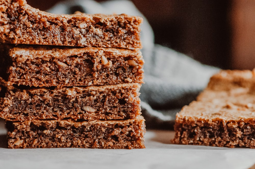  These easy, healthy and delicious Gluten-Free Peanut Butter Bars are flour-free, dairy-free, refined sugar-free and made with only a few simple and wholesome ingredients! #flourlessbars #flourlesspeanutbutter #peanutbutterbars #glutenfreebars #dairyfreebars #flourlesspeanutbutterbars #glutenfreepeanutbutterbars 