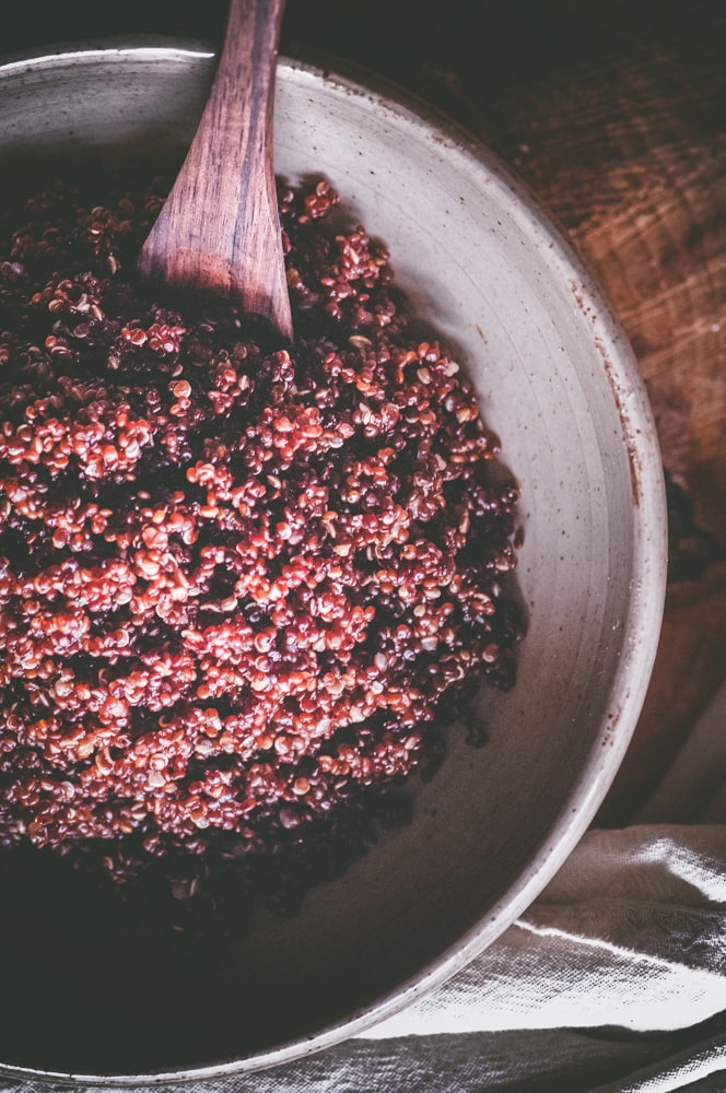  How to make perfectly fluffy, healthy and delicious Red Quinoa in your Instant Pot Pressure Cooker! + Tips and tricks for the best results, health benefits of this super seed, easy quinoa recipes and more! #instantpotquinoa #instantpotquinoarecipes #pressurecookerquinoa #redquinoa #instantpotredquinoa 
