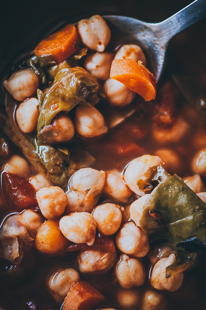  This EASY dump and start Instant Pot Chickpea soup with Cajun seasoning makes for one healthy and flavorful vegan pressure cooker meal #chickpeasoup #cajunseasoning #instantpotsoup #vegansoup 