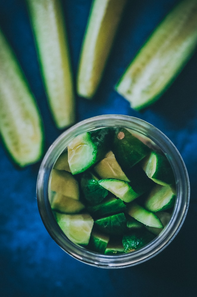  QUICK + EASY Spicy Refrigerator Pickles brimming with rich flavors and nutritional benefits! #pickles #easypickles #refrigeratorpickles #prebiotics #spicypickles #quickpickles 