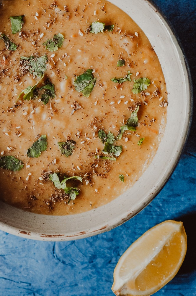  A SUPER delicious Vegan Split Pea Soup made in an Instant Pot Pressure Cooker! This IP split pea soup contains lemon and za’atar middle eastern herb spice blend for an ultra flavorful, comforting and healthy soup perfect for any time of year! Plus, learn more about Zaatar, health benefits of split peas + more! #instantpotsplitpeas #instantpotsplitpeasoup #vegansplitpeasoup #zaatar #whatiszaatar #zaatarsoup #middleeasternrecipes 