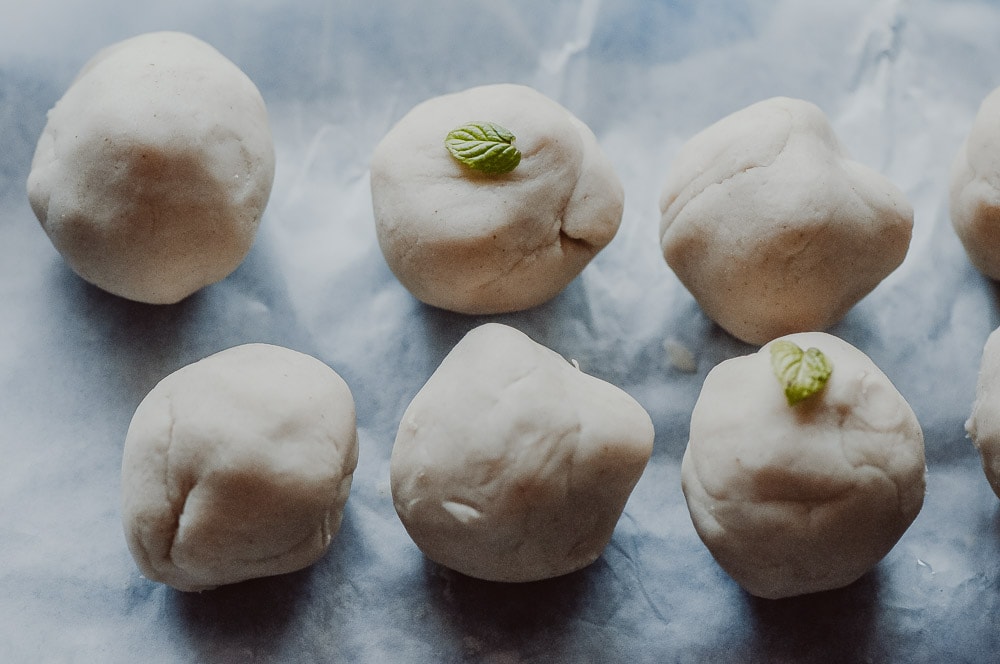  This natural homemade gluten-free playdough recipe is made with edible, non-toxic ingredients, including freshly harvested peppermint leaves for a fun sensory-rich play dough experience! Learn how to make this easy gluten-free play dough + learn all about the benefits of this healthy and beneficial indoor activity! This nature inspired crafts activity will please the pickiest of kids, + ease your worries with its safe and wholesome ingredients! #glutenfreeplaydough #edibleplaydough 