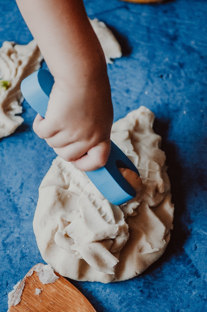  This natural homemade gluten-free playdough recipe is made with edible, non-toxic ingredients, including freshly harvested peppermint leaves for a fun sensory-rich play dough experience! Learn how to make this easy gluten-free play dough + learn all about the benefits of this healthy and beneficial indoor activity! This nature inspired crafts activity will please the pickiest of kids, + ease your worries with its safe and wholesome ingredients! #glutenfreeplaydough #edibleplaydough 