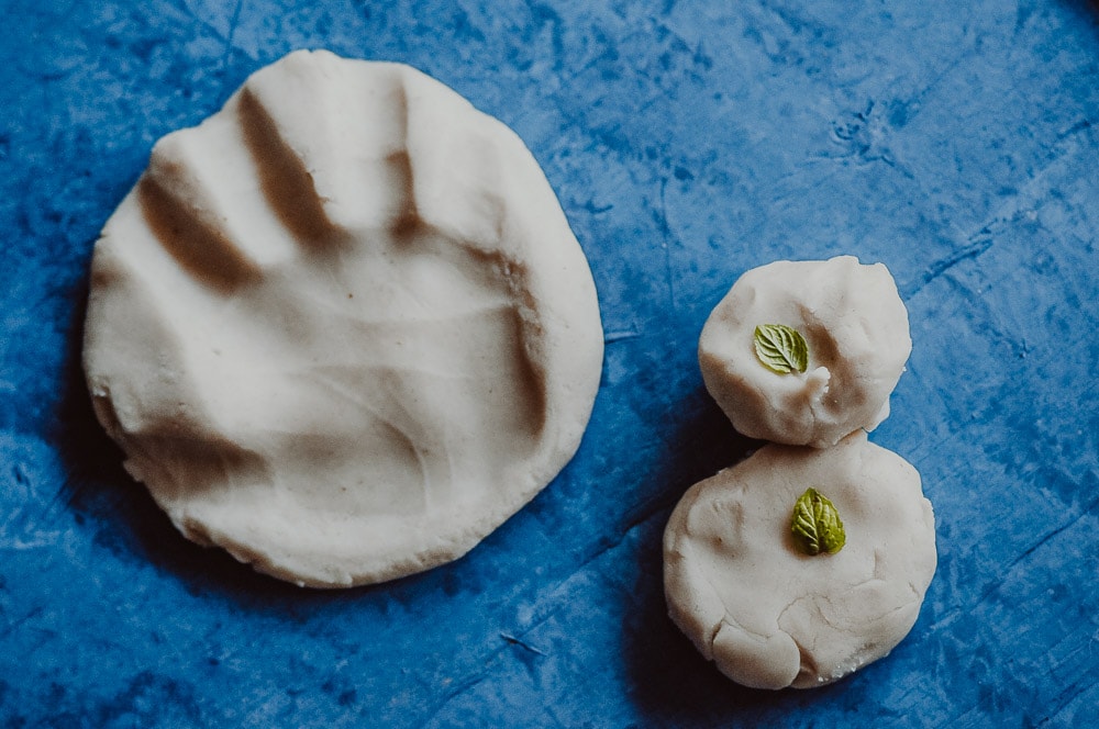  This natural homemade gluten-free playdough recipe is made with edible, non-toxic ingredients, including freshly harvested peppermint leaves for a fun sensory-rich play dough experience! Learn how to make this easy gluten-free play dough + learn all about the benefits of this healthy and beneficial indoor activity! This nature inspired crafts activity will please the pickiest of kids, + ease your worries with its safe and wholesome ingredients! #glutenfreeplaydough #edibleplaydough 