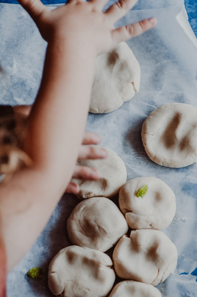  This natural homemade gluten-free playdough recipe is made with edible, non-toxic ingredients, including freshly harvested peppermint leaves for a fun sensory-rich play dough experience! Learn how to make this easy gluten-free play dough + learn all about the benefits of this healthy and beneficial indoor activity! This nature inspired crafts activity will please the pickiest of kids, + ease your worries with its safe and wholesome ingredients! #glutenfreeplaydough #edibleplaydough 