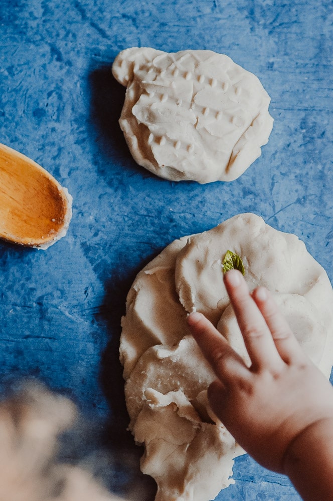  This natural homemade gluten-free playdough recipe is made with edible, non-toxic ingredients, including freshly harvested peppermint leaves for a fun sensory-rich play dough experience! Learn how to make this easy gluten-free play dough + learn all about the benefits of this healthy and beneficial indoor activity! This nature inspired crafts activity will please the pickiest of kids, + ease your worries with its safe and wholesome ingredients! #glutenfreeplaydough #edibleplaydough 