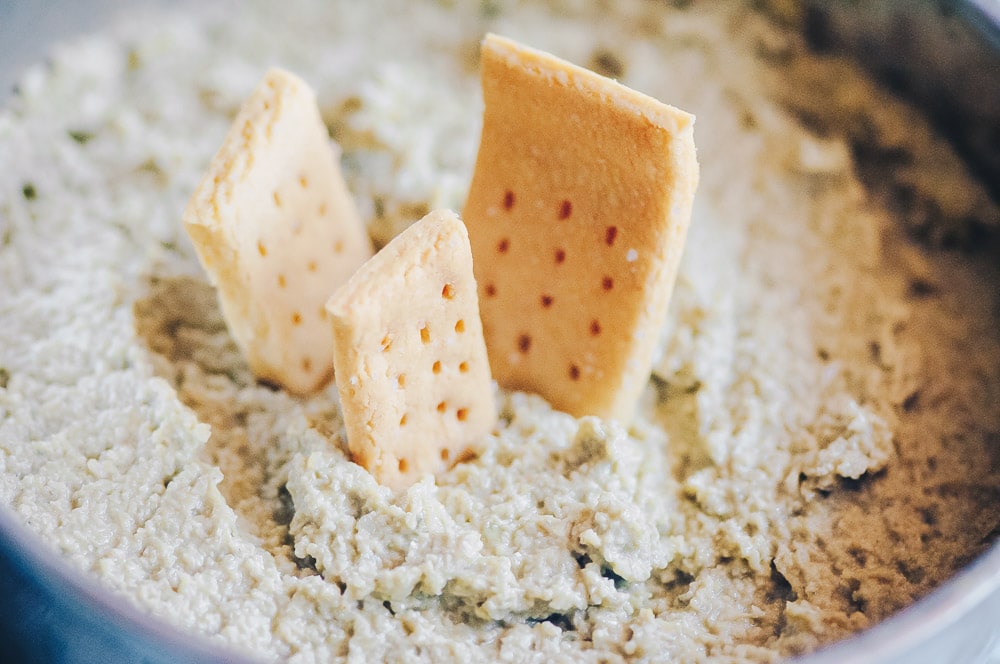  Super healthy, easy and delicious 5-INGREDIENT Chickpea Flour Crackers! These gluten-free sea salt crackers are also vegan, dairy-free, soy-free and nut-free and are perfectly crispy and flavorful! #chickpeaflour #garbanzobeanflour #chickpeacrackers #chickpeaflourcrackers #glutenfreecrackers #glutenfreeseasaltcrackers 