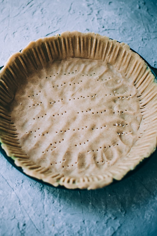  Gluten Free Vegan Pie Crust -  This sorghum flour and tapioca flour pie crust is gluten-free, dairy-free, soy-free, nut-free, refined sugar-free, and vegan. This easy, flaky crust is made with just handful of simple ingredients and makes a great sweet or savory pie, tart, galette, hand pie and more! #glutenfreepiecrust #veganpiecrust #sorghumflour #sorghumflourpiecrust #glutenfreeveganpiecrust How to make gluten free vegan pie crust  
