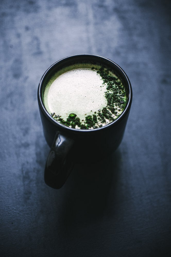  Green Vegan Moringa Moon Milk Latte Recipe — This creamy and comforting brew is chock-full of nutrient dense ingredients and soothing properties for a healthy, magical beverage perfect any time of day! #moonmilk #moringapowder #greenmoonmilk #moringamoonmilk #moringalatte 