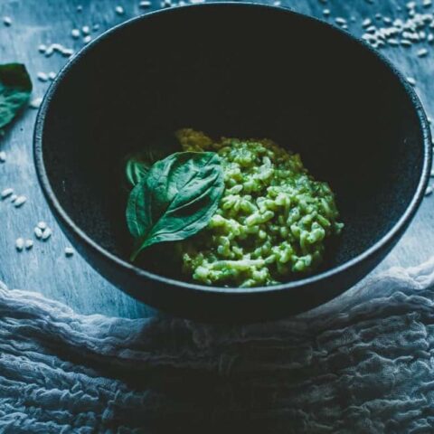pesto risotto in a black bowl