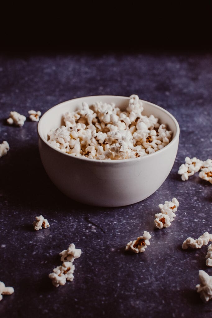 How To Make Fluffy Air Fryer Popcorn - FeelGoodFoodie