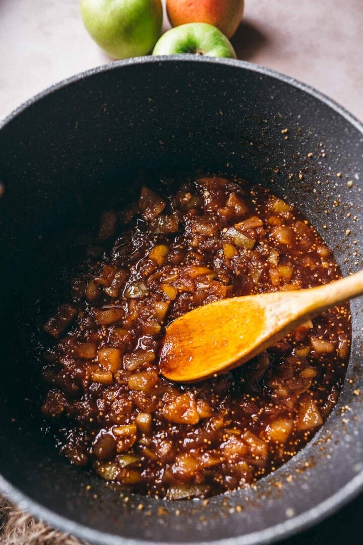 Scrumptious Apple and Pear Chutney