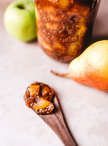 cropped-spiced-apple-and-pear-chutney-recipe-STORY.png