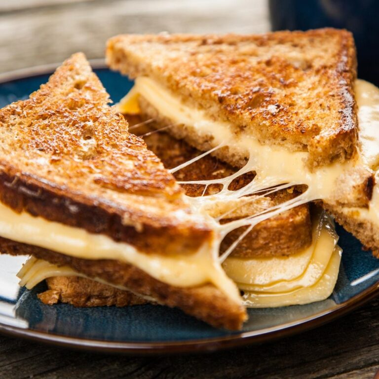 What to Eat with Grilled Cheese – 30 Tasty Sides