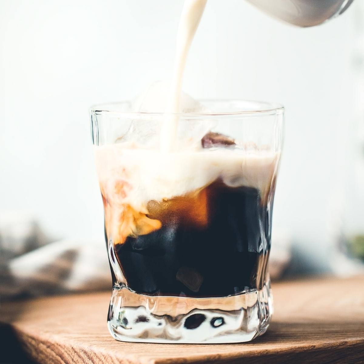 https://moonandspoonandyum.com/wp-content/uploads/2022/03/iced-coffee-vs-iced-latte-5.jpg