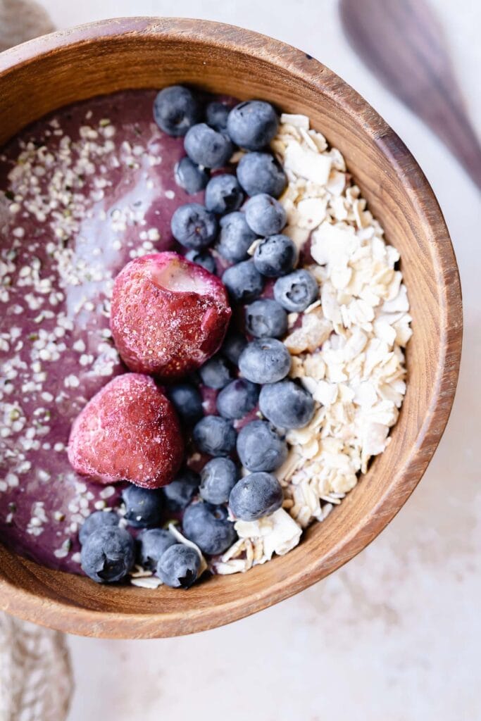 Acai Bowl Recipe (Easy, Thick and Creamy) - MOON and spoon and yum