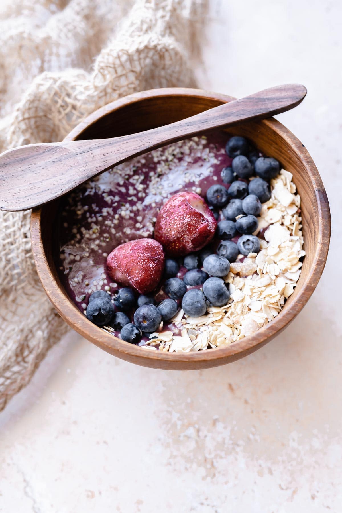 https://moonandspoonandyum.com/wp-content/uploads/2022/03/the-best-acai-bowl-recipe-16.jpg