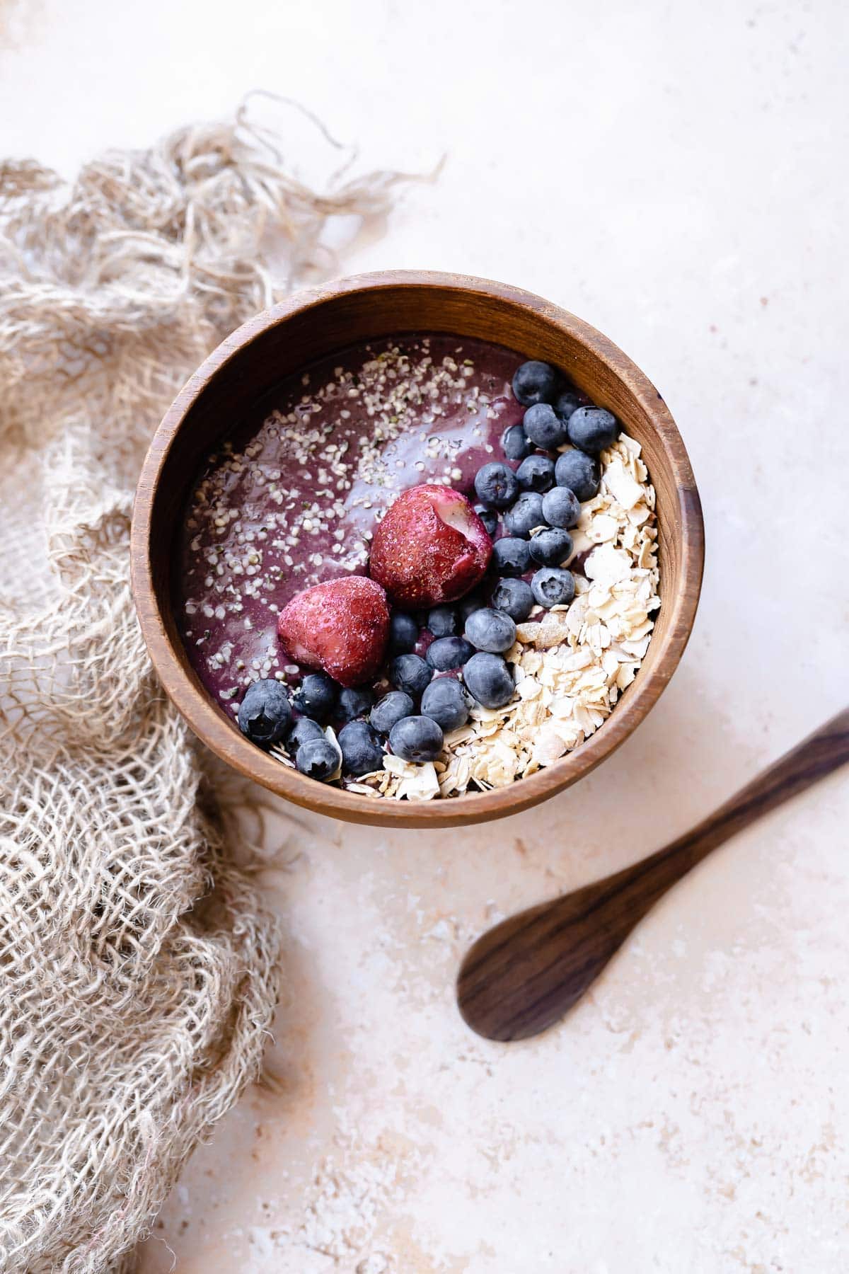 10-minute acai bowl recipe (with acai powder or puree)